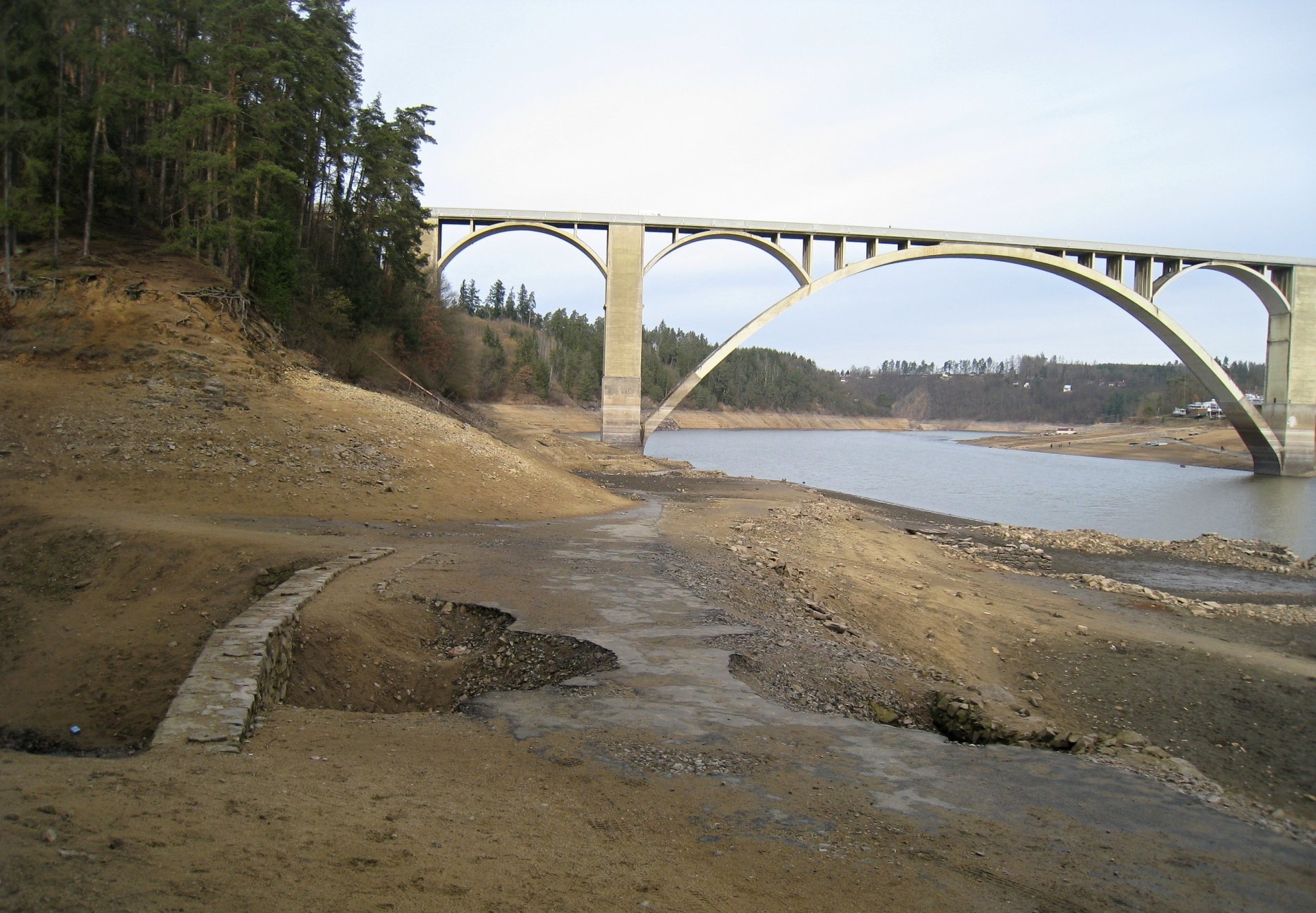 Kamenný most u Temešváru (vedle Podolského mostu)